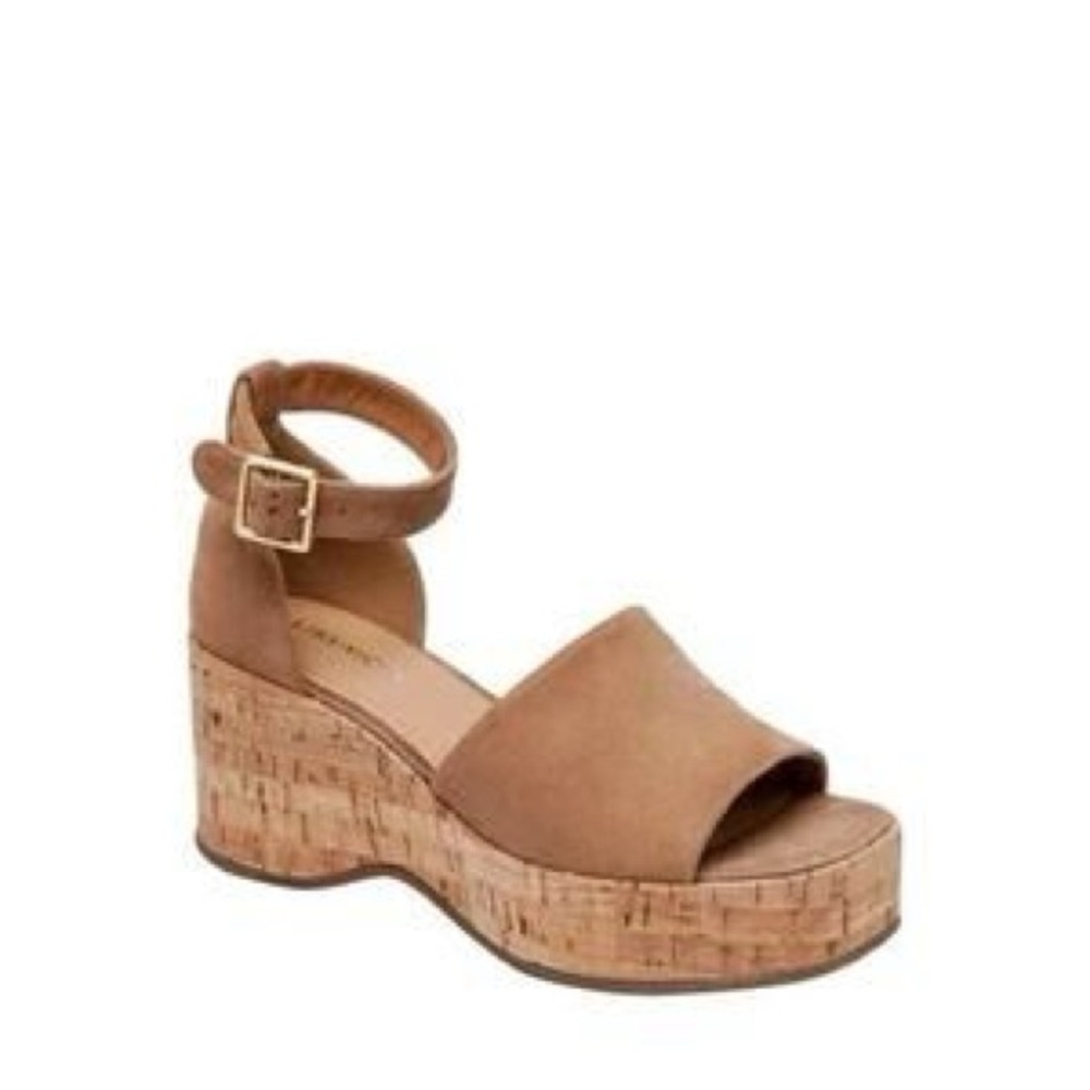 39. NEW SIZE 7 M Tan Slip-On Wedges with Cork Midsole